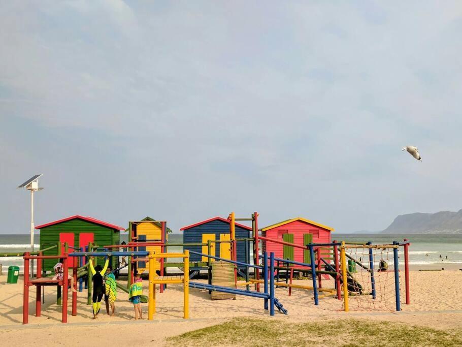 On The Beach At Surfers Corner Κέιπ Τάουν Εξωτερικό φωτογραφία